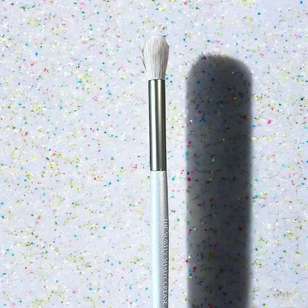 BELLE EN ARGENT THE SUBTLY SHADY CREASE AND BLEND BRUSH New Without Box